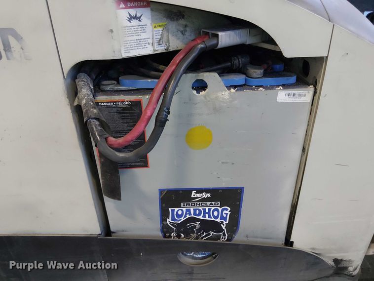 image for item EE5068 2017 Crown RM6095S-45 reach truck