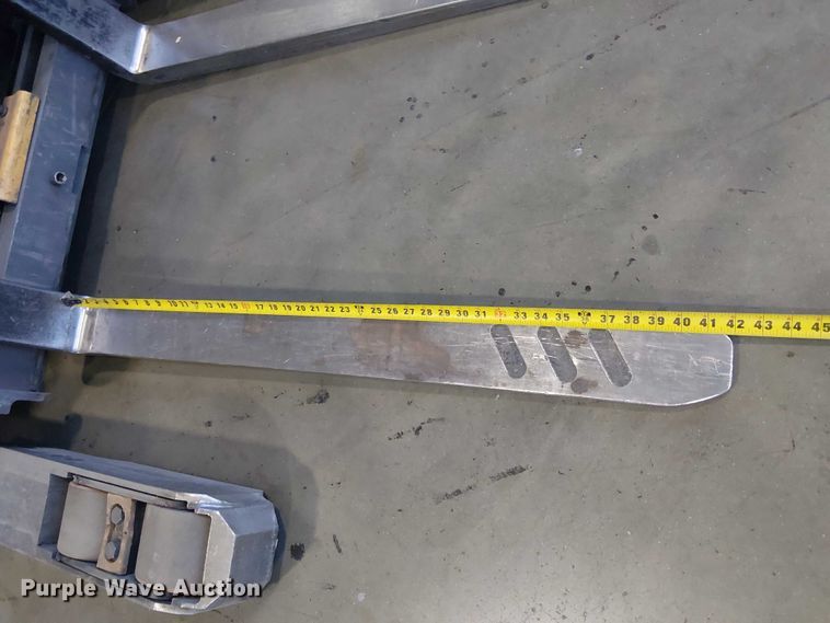 image for item EE5068 2017 Crown RM6095S-45 reach truck