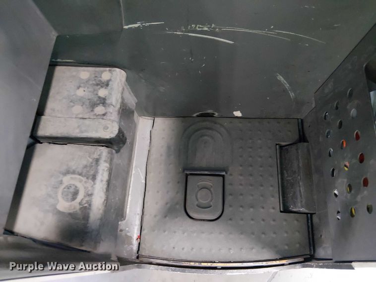 image for item EE5068 2017 Crown RM6095S-45 reach truck