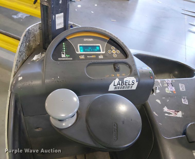 image for item EE5068 2017 Crown RM6095S-45 reach truck