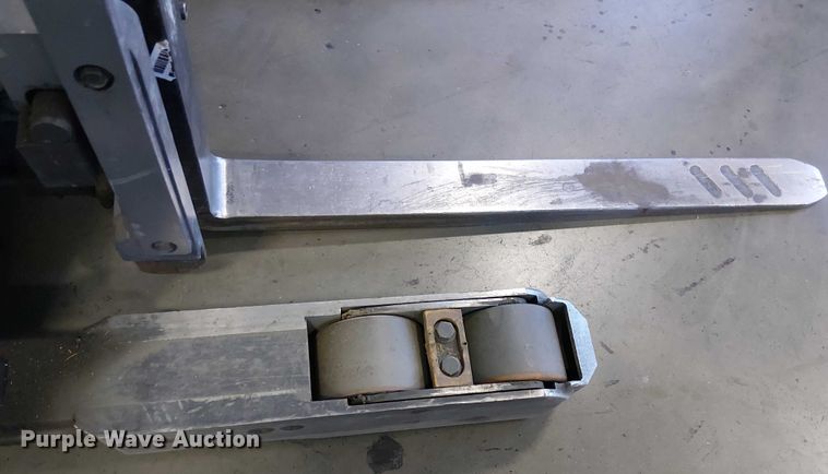 image for item EE5068 2017 Crown RM6095S-45 reach truck