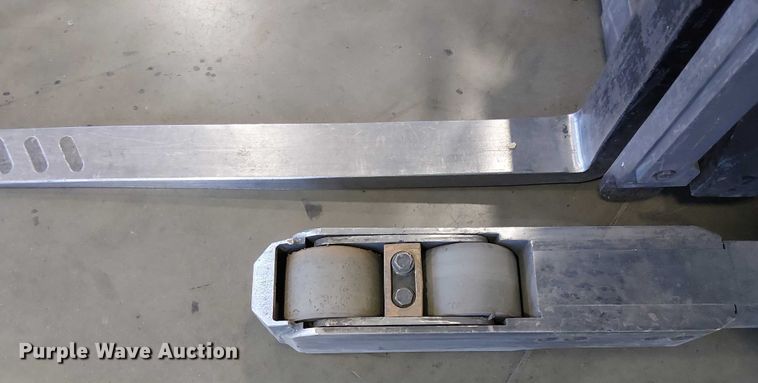 image for item EE5068 2017 Crown RM6095S-45 reach truck