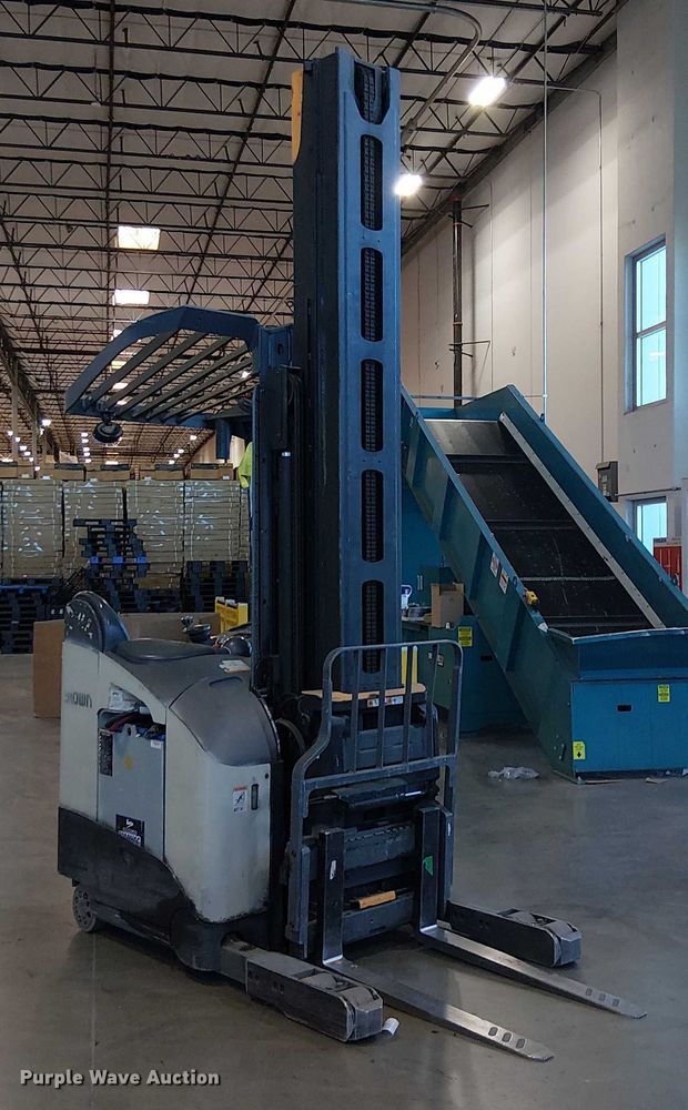 image for item EE5069 2017 Crown RM6095S-45 reach truck