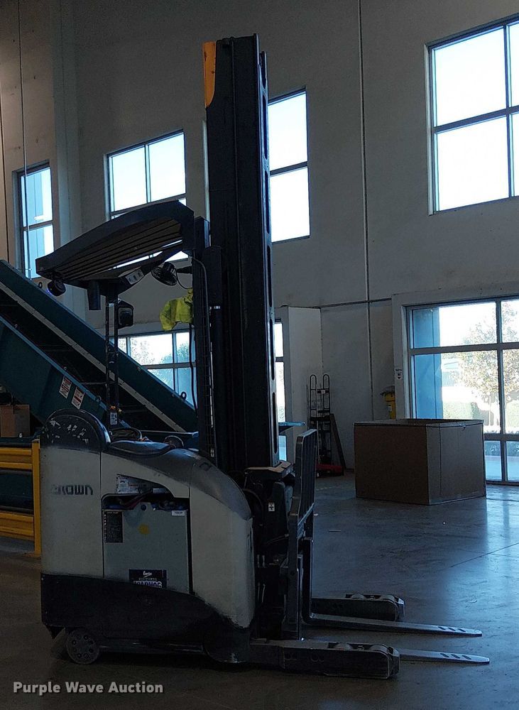 image for item EE5069 2017 Crown RM6095S-45 reach truck