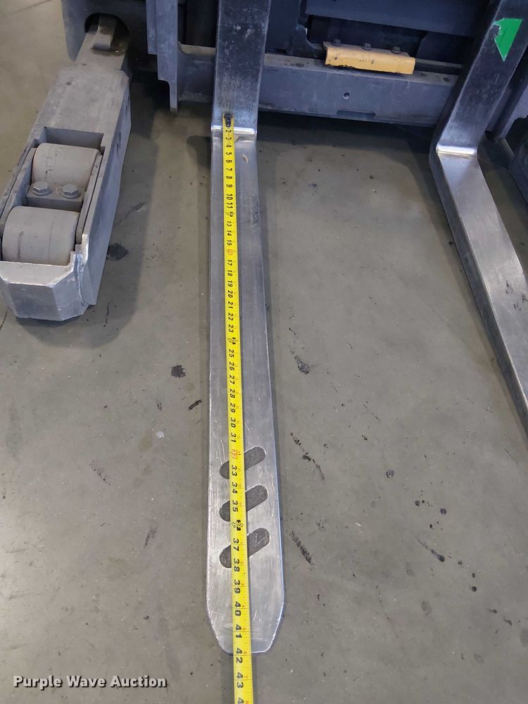 image for item EE5069 2017 Crown RM6095S-45 reach truck