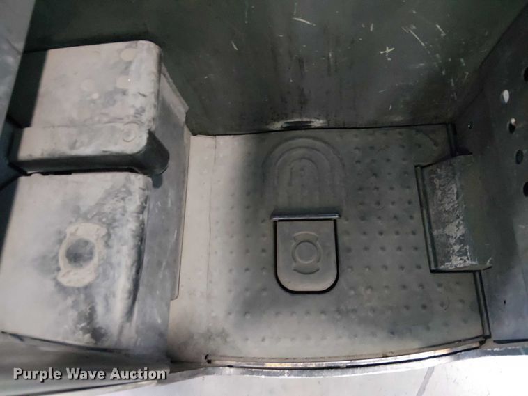 image for item EE5069 2017 Crown RM6095S-45 reach truck