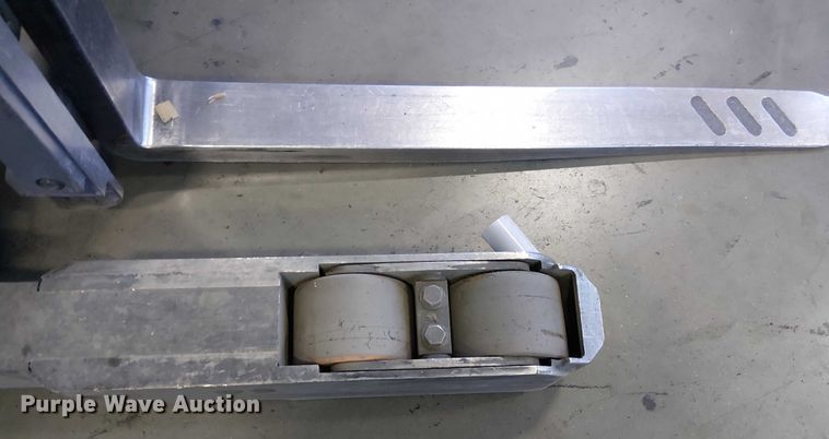 image for item EE5069 2017 Crown RM6095S-45 reach truck