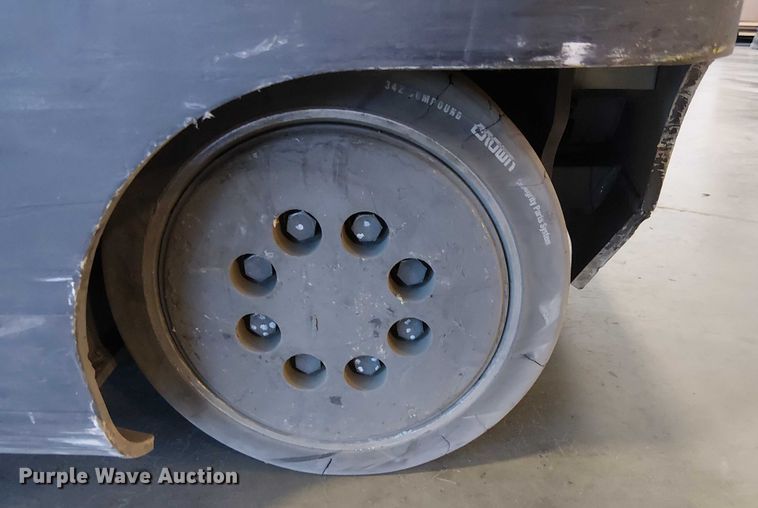 image for item EE5069 2017 Crown RM6095S-45 reach truck