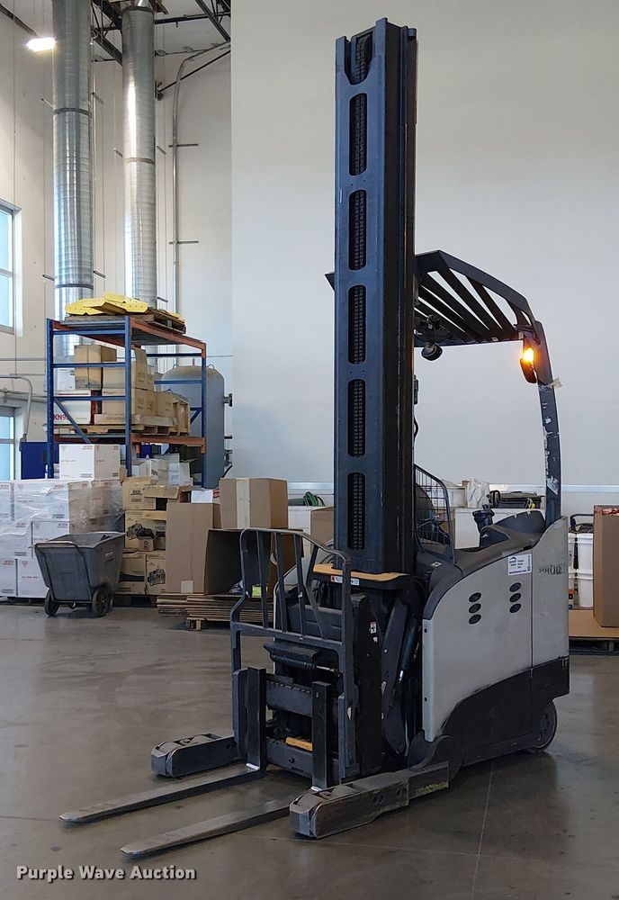 image for item EE5070 2017 Crown RM6095S-45 order picker