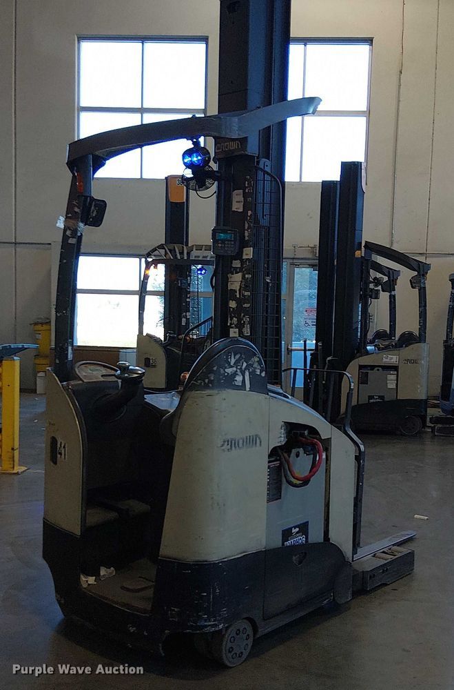 image for item EE5070 2017 Crown RM6095S-45 order picker