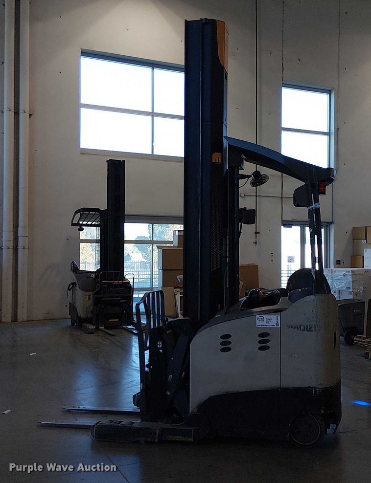 image for item EE5070 2017 Crown RM6095S-45 order picker