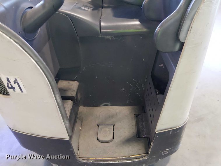 image for item EE5070 2017 Crown RM6095S-45 order picker