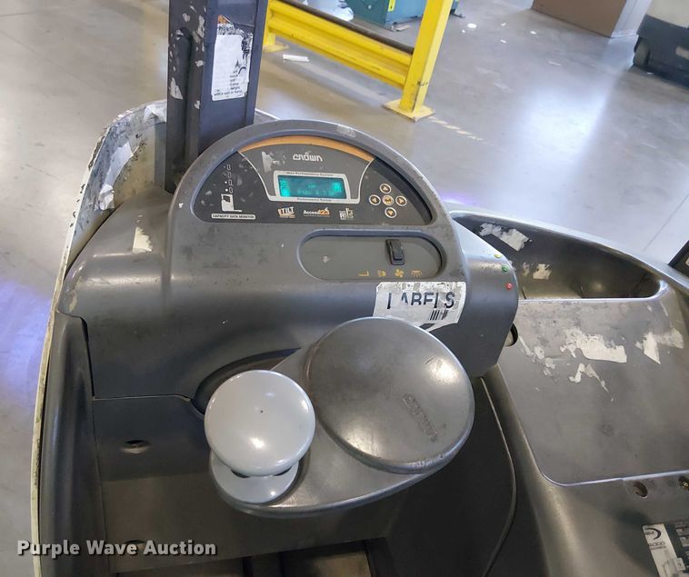 image for item EE5070 2017 Crown RM6095S-45 order picker