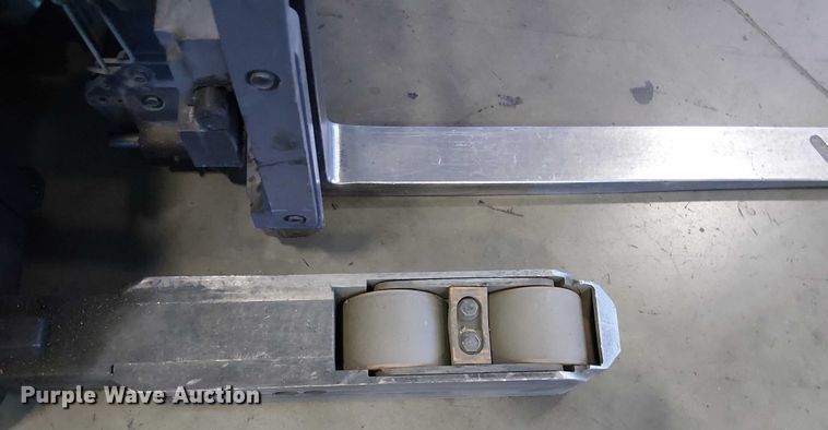 image for item EE5070 2017 Crown RM6095S-45 order picker