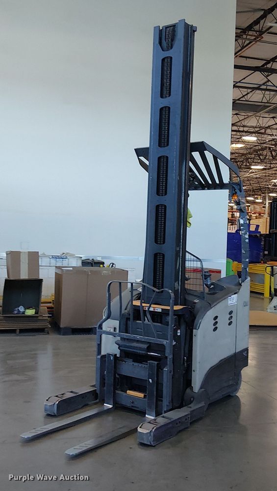 image for item EE5071 2017 Crown RM6095S-45 order picker