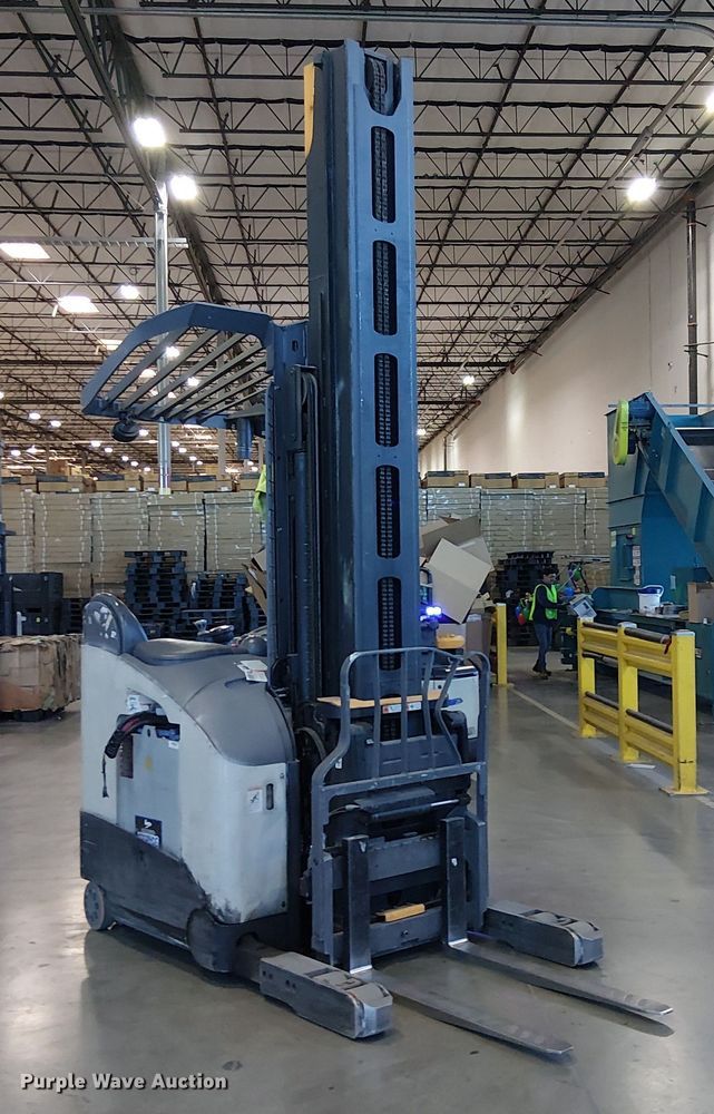 image for item EE5071 2017 Crown RM6095S-45 order picker