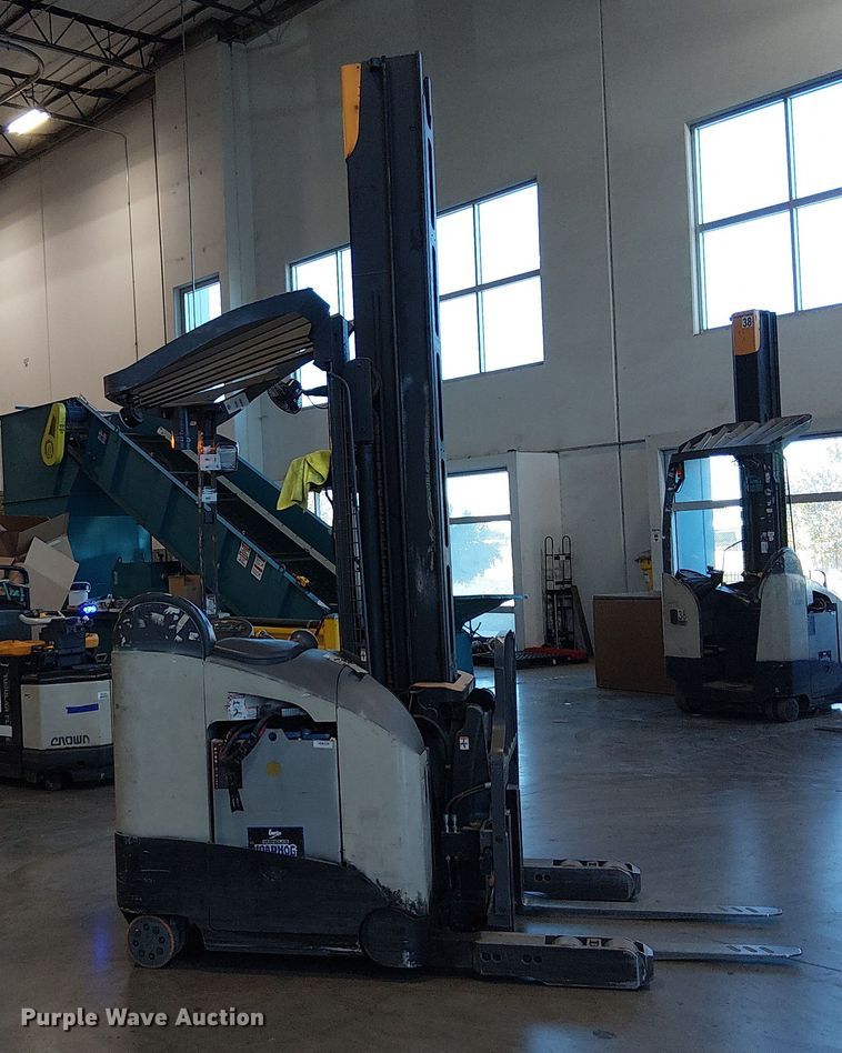 image for item EE5071 2017 Crown RM6095S-45 order picker