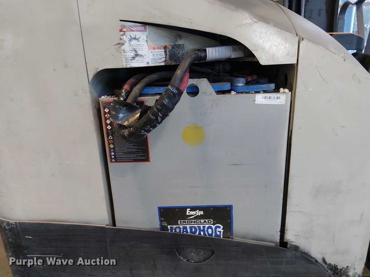 image for item EE5071 2017 Crown RM6095S-45 order picker