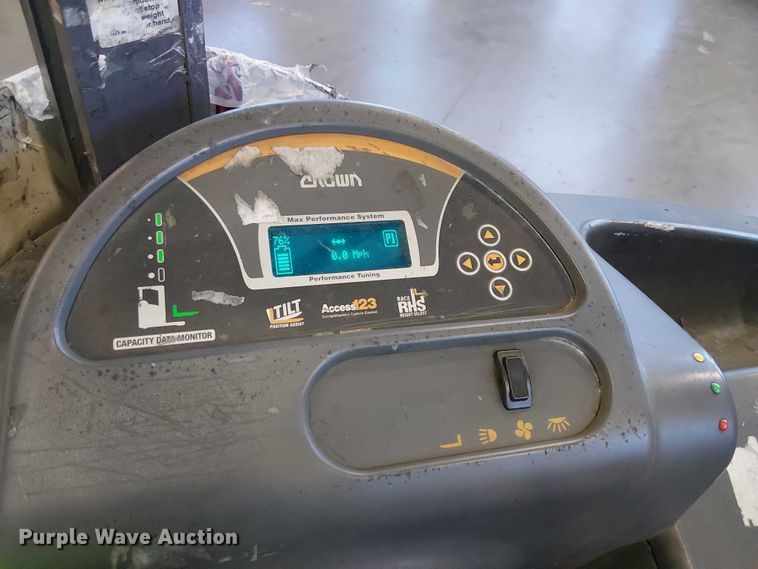 image for item EE5071 2017 Crown RM6095S-45 order picker