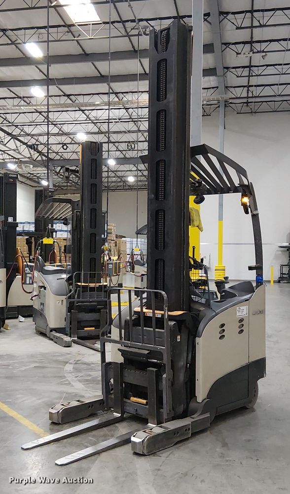 image for item EE5072 2017 Crown RM6095S-45 order picker