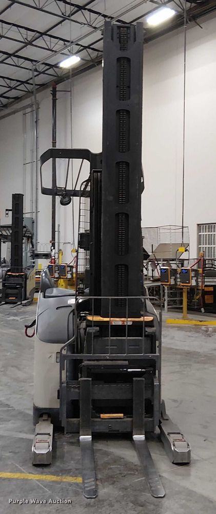 image for item EE5072 2017 Crown RM6095S-45 order picker