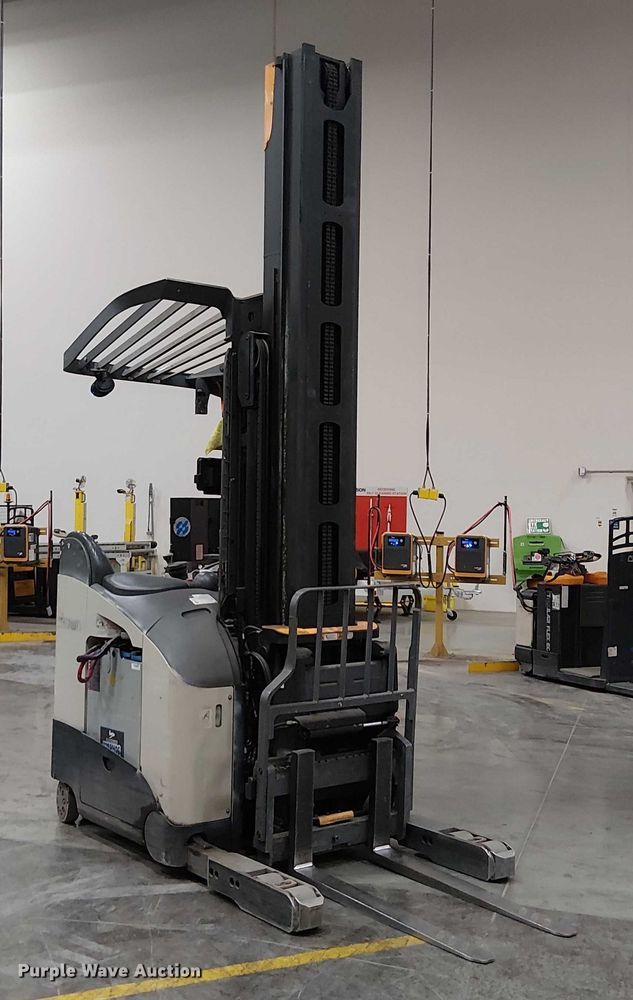 image for item EE5072 2017 Crown RM6095S-45 order picker