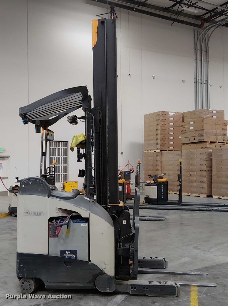 image for item EE5072 2017 Crown RM6095S-45 order picker