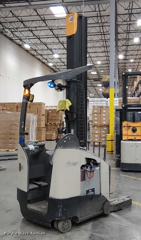 image for item EE5072 2017 Crown RM6095S-45 order picker