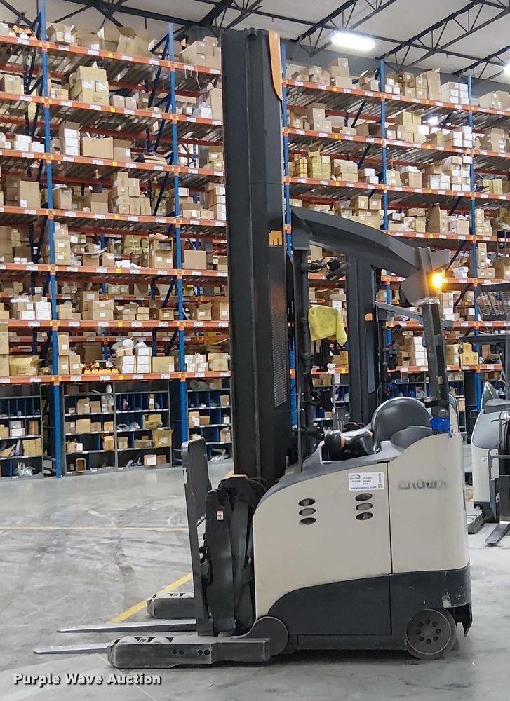 image for item EE5072 2017 Crown RM6095S-45 order picker