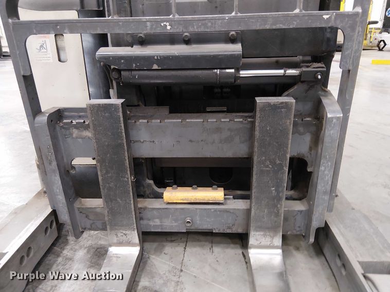 image for item EE5072 2017 Crown RM6095S-45 order picker