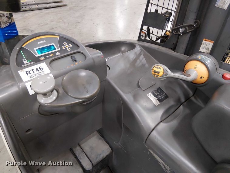 image for item EE5072 2017 Crown RM6095S-45 order picker