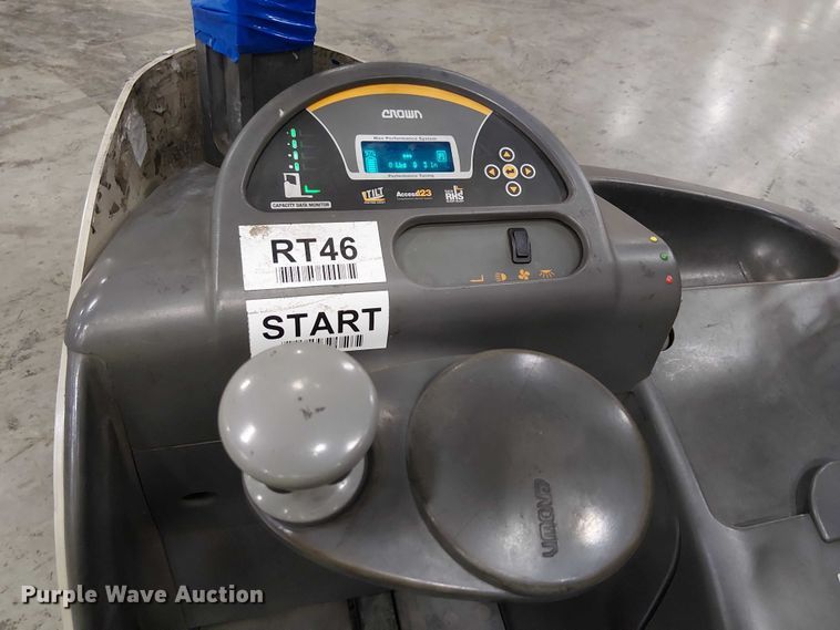 image for item EE5072 2017 Crown RM6095S-45 order picker