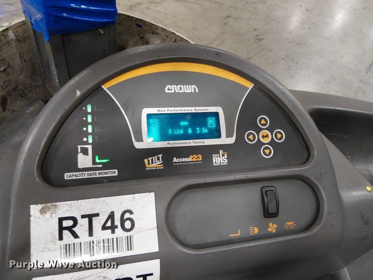 image for item EE5072 2017 Crown RM6095S-45 order picker