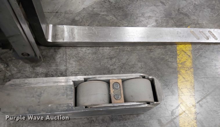 image for item EE5072 2017 Crown RM6095S-45 order picker