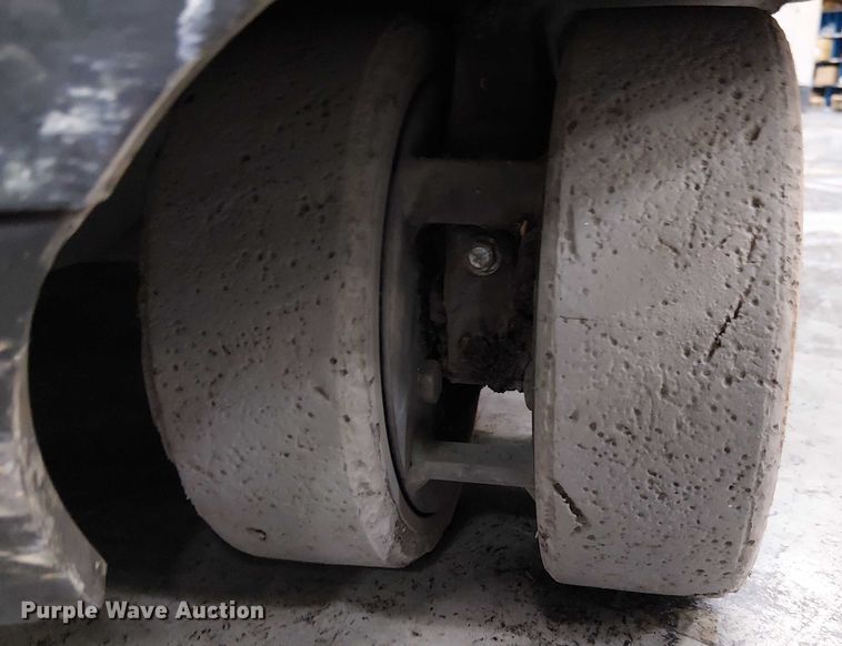 image for item EE5072 2017 Crown RM6095S-45 order picker