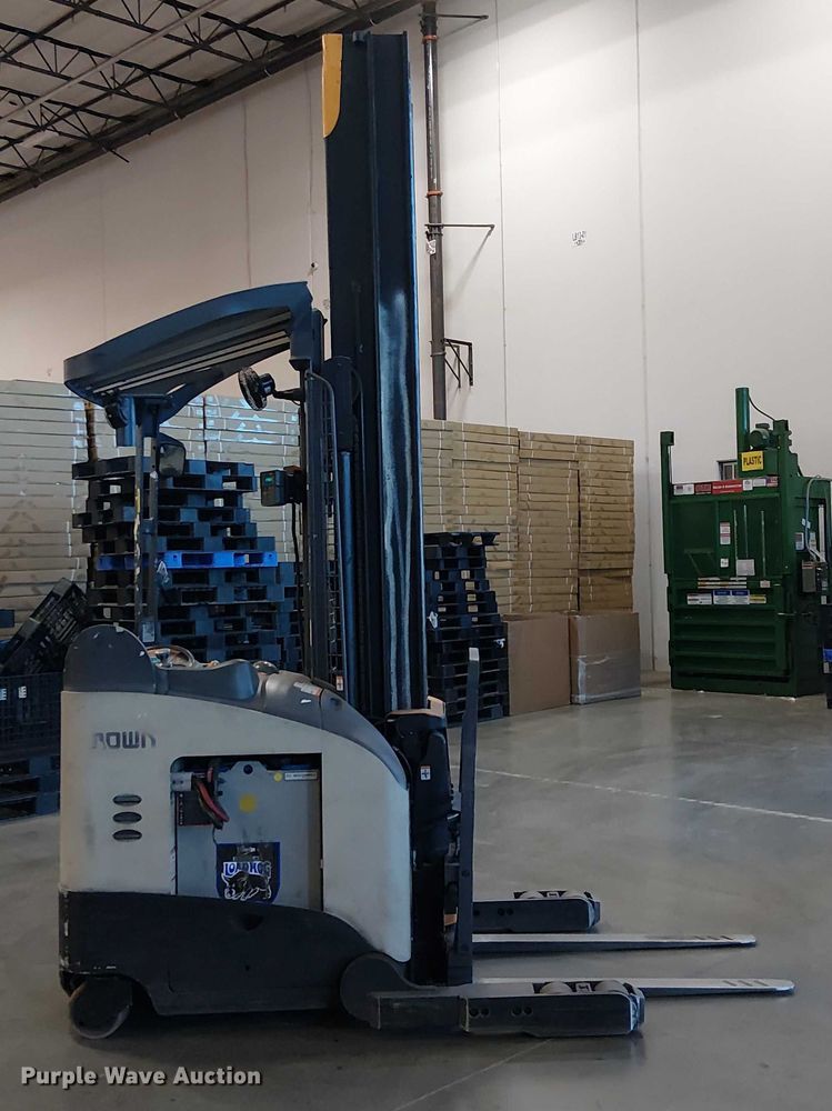 image for item EE5073 2017 Crown RM6025-45 order picker