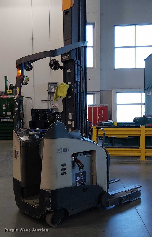 image for item EE5073 2017 Crown RM6025-45 order picker