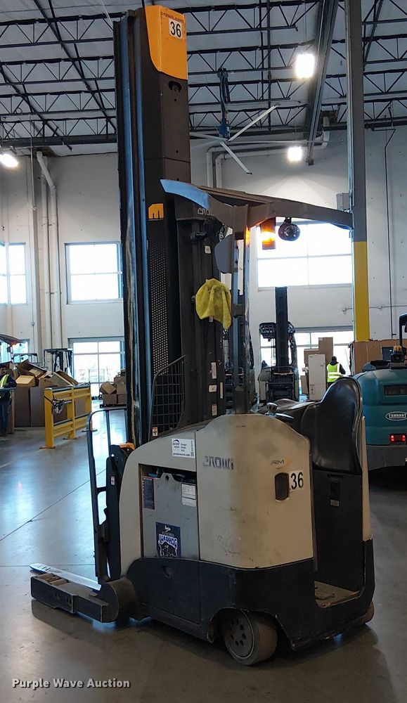 image for item EE5073 2017 Crown RM6025-45 order picker