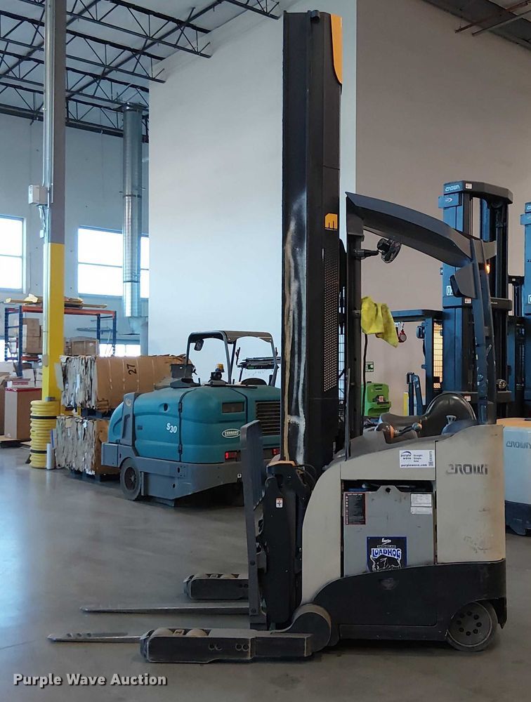 image for item EE5073 2017 Crown RM6025-45 order picker