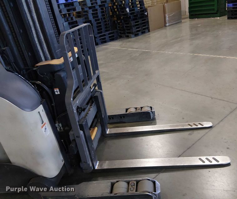 image for item EE5073 2017 Crown RM6025-45 order picker