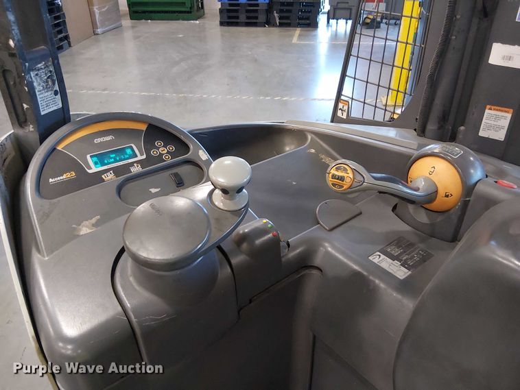 image for item EE5073 2017 Crown RM6025-45 order picker