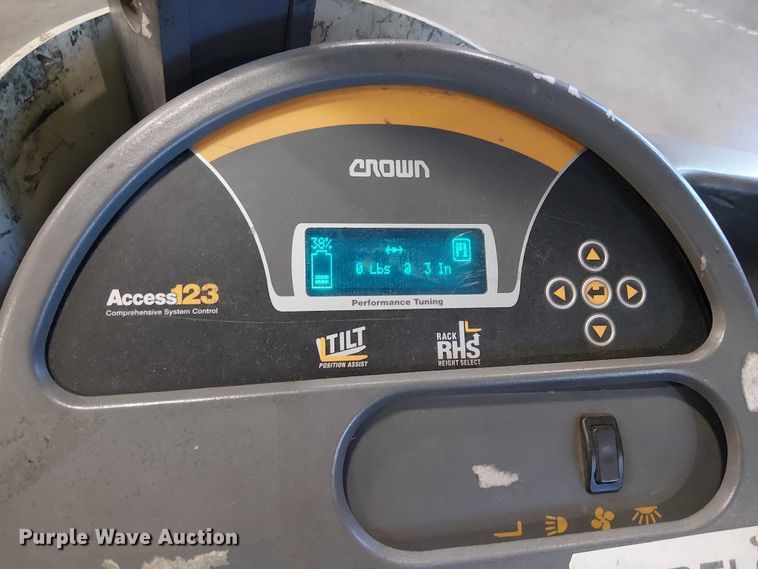 image for item EE5073 2017 Crown RM6025-45 order picker