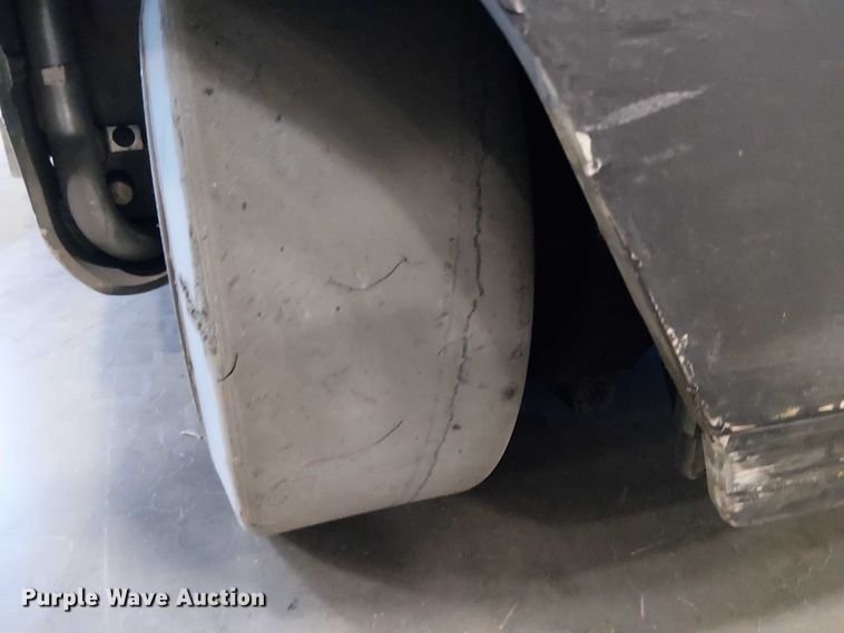 image for item EE5073 2017 Crown RM6025-45 order picker