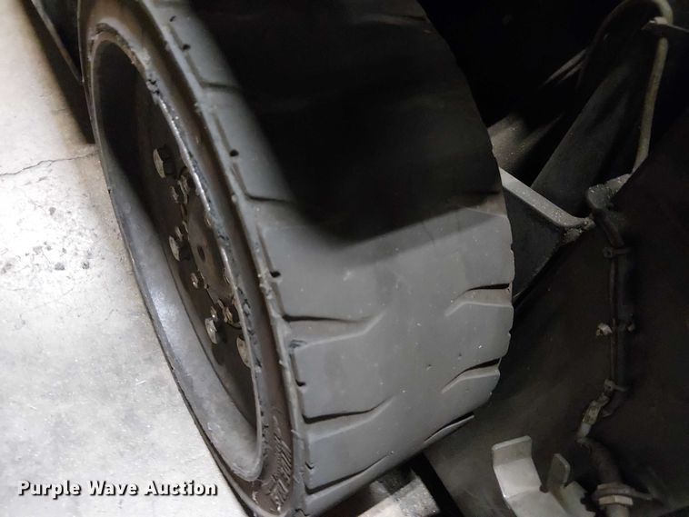 image for item EE5076 2016 UniCarriers CFS40 forklift