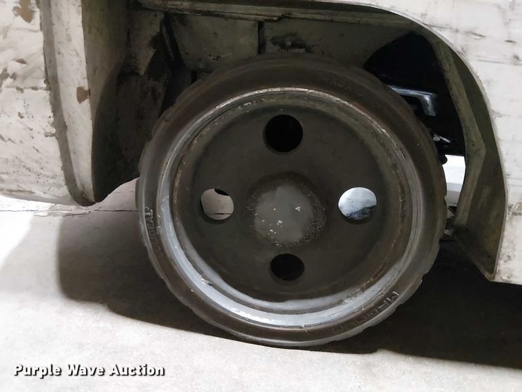 image for item EE5076 2016 UniCarriers CFS40 forklift