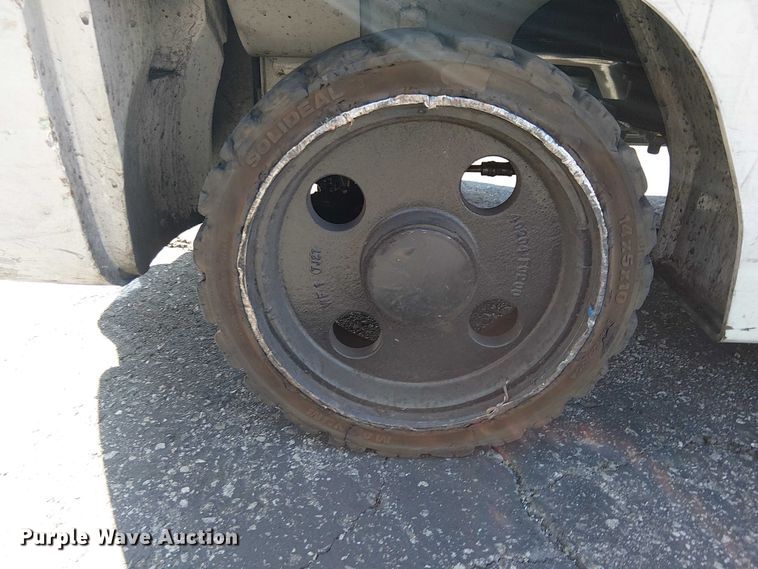 image for item EE5077 2017 UniCarriers CFS40 forklift