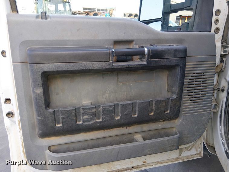 image for item EE5079 2016 Ford F550 flatbed truck