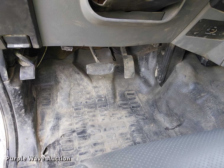 image for item EE5079 2016 Ford F550 flatbed truck