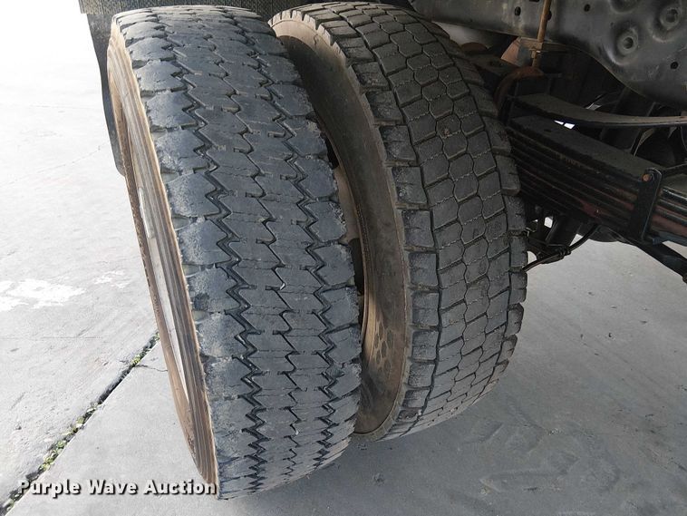 image for item EE5079 2016 Ford F550 flatbed truck