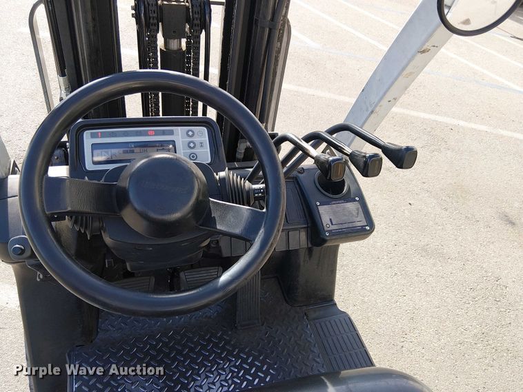 image for item EE5082 2016 UniCarriers CFS40 forklift